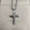 Designer silverhalsband hängsmycken juvelerhalsband korsar för kvinnor i sterling chevron lyx B8H7