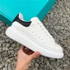 Designer kalvskinn överdimensionerade plattformskor mens trippel vit svart chock rosa frodig röd arbetar blå sammet lyxiga avslappnade sneakers läder kvinnors tränare US 5-11