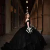 Черное милое платье Quinceanera Бальное платье с открытыми плечами Пышное сладкое платье 16 с 3D-цветами Аппликация Caoe Вечерние платья знаменитостей