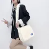 イブニングバッグ2023デザイナーフェイクファーY2K女性用贅沢なハンドバッグ秋の冬のぬいぐるみクロスボディブランド買い物