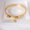 Pulseira Moda À Prova D 'Água Esculpida Rodada Senhoras Joias Banhado A Ouro 18K Aço Inoxidável Para Mulheres