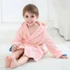 Handdoeken Gewaden Schattige babybadjassen voor meisjes Pyjama's Kinderen Dinosaurus Strandlaken met capuchon Jongens Badjas Pyjama's Baby-nachtkleding Kinderkleding 231006