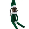Poupée en résine, poupée en feutre noir, Snoop sur un perron, jette un coup d'œil à une poupée elfe de Noël courbée