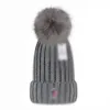 Cappelli all'ingrosso hip-hop casual invernali lavorati a maglia con palline di lana artificiale della mamma