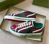 Tennis 1977 Sneaker con stampa Scarpa con striscia Web verde e rossa Luxurys Low-Top Lace Up Classiche sneakers con griglia in cellulosa Designer Scarpe casual njhy00002