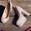Plataforma de tacón Zapatos de vestir para mujer Diseñadores de lujo Hebilla clásica Moda Bombas de diamantes de imitación Suela de cuero 15,5 cm Diseñadores de tacón alto Zapato 35-42 con caja
