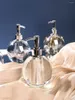 Badaccessoireset Accessoires Fles handdesinfecterend Licht Luxe pers en douchegel in aparte flessen Mondwaterbeker