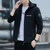 Kurtki męskie 2023 Czarna kurtka z płaszcza z płaszcza wiosenna i jesienna modna marka Casual Sports Youth High-end Trend Thintrench