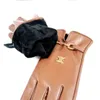 Touch screen in peluche da donna in pelle invernale per ciclismo con guanti caldi e isolati in pelle di pecora