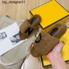 Nya 23SS -designers Sandaler Fend inomhus Sandal Ladies Luxurys Teddy Bear Shoes Baguette House Slippers Fashion Slides Populära Womens Fuzzy Tazz Slide