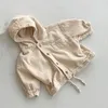 Jaquetas primavera jaqueta infantil menino cardigan moda ocidental com capuz denim menina bebê cor pura veludo casual 231007