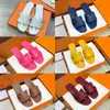 Designer Sandaler Real Leather Slippers For Women Square Toe Flat Top Quality Bekväma klassiska varumärken Slippare Pink Flip Flops Summer Casual Sandals