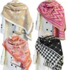 23色のハイエンドファッションスカーフ、ショール、暖かい秋と冬の印刷されたレターショール、ヘッドスカーフ、冷却スカーフの卸売