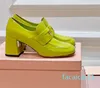 talon bloc Bouts ronds Noir Ivoire Veau femmes Mode créateurs de luxe doré logo plaque usine chaussures