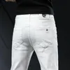 Män sträcker mager jeans mode casual smal fit denim byxor vita byxor manliga märke kläder för chinos män246z