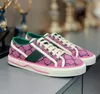 Tennis 1977 Sneaker con stampa Scarpa con striscia Web verde e rossa Luxurys Low-Top Lace Up Classiche sneakers con griglia in cellulosa Designer Scarpe casual njhy00002