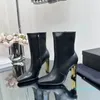 Bottes de mode classiques de styliste pour femmes, bottes courtes à talons épais en métal pour l'automne et l'hiver avec des talons dorés accrocheurs