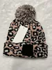 10st Vinter 4Colors Woman Hats Man Travel Boy Fashion Vuxen Beanies Skallies Chapeu Caps Cotton Ski Cap Girle Gray Hat Håll varm intensifiering svart leopardtryck