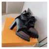 Kadın Botlar Tasarımcılar Ayak bileği Martin Boot Deri Naylon Çıkarılabilir Koruma Bootie Askeri İlhamlı Savaş Ayakkabıları Orijinal Kutu Boyutu