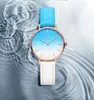 Damenuhr, hochwertige Luxus-Armbanduhr in limitierter Auflage, einfache Farbkombination mit Farbverlauf, Quarz-Lederuhr