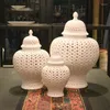 Bouteilles de stockage H38cm de haut, pots de gingembre de temple en porcelaine émaillée de couleur blanche chinoise