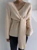 Kvinnors tröjor Svart stickad tröja Kvinnor Fransk elegent modekorssbandage Pullover Kvinna Autumn Winter Casual Loose Long Sleeve