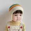 M676 Nuovo Autunno Inverno Capretti Del Bambino Cappello Lavorato A Maglia Arcobaleno Della Banda Carino Paraorecchie Caps Bambini Cranio Berretti Delle Ragazze Dei Ragazzi Cappelli Caldi