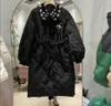 2023 Inverno mi-u-m Nuovo piumino da donna di media lunghezza moda cintura sottile piumino cintura cappotto caldo