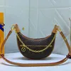 Dames luxe handtas designer tassen Leren schoudertassen Klassieke Crossbody Tas met reliëf Loop Half Moon Baguette Bag Retro damestas Louise Chain Wallet