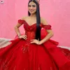 Rote glitzernde Pailletten-Spitze-Quinceanera-Kleider, rot, schulterfrei, Applikationen, Perlen, Rüschen, Kathedralenschleppe, Kristall, Ballkleid, 15