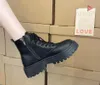 Stivali da donna sexy in zeppe alla caviglia da moto Piattaforme stringate femminili Scarpe oxford invernali in pelle nera