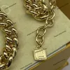Modemärke smycken halsband matchande ståltryck 2023 Ny högutgåva krage kedja temperament färglös tjock personlighet halsband