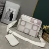 24SS مصمم الأزياء حقيبة Men Men Trio Messenger Bag Bag عالية الجودة Crossbody Bags Women Classic Luxury Tote Bags Wallet Presected Counter Counter Counter Counter