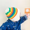 M676 Nuovo Autunno Inverno Capretti Del Bambino Cappello Lavorato A Maglia Arcobaleno Della Banda Carino Paraorecchie Caps Bambini Cranio Berretti Delle Ragazze Dei Ragazzi Cappelli Caldi