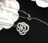 Luxury smycken halsband kamelia hängen diamant tröja 925 sterling silver rodium pläterad designer tunn kedja kvinnor halsband FA4571372