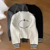 2023 SWEATERS Designer Pullover Knitwear Fashion Damskie SWEAT SWEAT Autumn Zimowa litera Jacquard Black White Rleeve