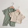 Rompers Baby Boy Romper Summer Wear Niemowlę cienkie piżamę Kuche z krótkim rękawem Ubrania ubrania rozciągnięcie dziewczyny stroje