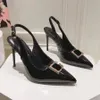 Höga klackar modeskor patent läder öppet på formell stiletthäl slingbacks sandaler spetsiga tår metall bokstav spänne dekoration kvinna klänning skor designer sko