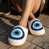 Pantoufles YvvCvv dessin animé oeil bleu moelleux fourrure pantoufles femmes chaud fermé orteil mignon en peluche coton pantoufles maison doux hiver intérieur chaussures 231007