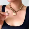 Collane con ciondolo Collana a catena a maglia spessa vintage robusta per le donne Lucchetto color oro Pendenti con coppia sul collo Gioielli di moda Gi322L