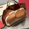 Borsa shopping classica Borsa con rivetto Borsa con lettere alla moda in vera pelle Cerniera Portafogli piccoli Tasche di grande capacità Colori multipli