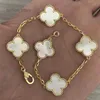 Charm Bracelets Luxury Van Clover Designer Bracelet Pearl 4 Leaf 18k Gold Laser Brand Bangle Necklace Earrings Wedding a Jewelr 4q6x