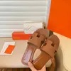 Kvinnor tofflor Classic Flat Heel Summer Lazy Fashion Cartoon Big Head Flops Leather Lady Slide Hotel Bath Ladies Sexy Water Drill Sandaler Pink Brown