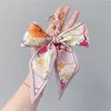 Keychains Creative Elegant Big Bow Silk Scarf Keychain Kvinnor Ryggsäck Tygväska Pendant Söt biltangent Keyring Fashion Key Ring Chain for Girls