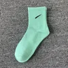 Sockedesigner Socks Strumpor Män och kvinnor Bomullssportstrumpor Färger Längder Partihandel Pris Ins Hot Style 5 Sport Strumpa Luxury Sportsocks Socks Mens Sock