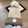 Crianças Fox Fur Ball Listrado Lã Monclairer Chapéu Designer Mens Triângulo Crachá Beanie Aba Larga Chapéus Boné de Beisebol Casquettes Unissex Outdoor Casual Fashion Caps