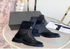 Graphy Boots Zwart leren stof met open rand en kralen en gouden metalen accessoires oogjes rits modieuze avant-garde