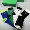 Herren-Designer-Damen-Socken, vier Paar, Luxe-Sport-Winter-Mesh-Buchstaben-bedruckte Socken-Stickerei, Baumwolle, Mann und Frau