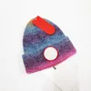 Chapeaux d'hiver chauds Bonnet de créateur Chapeaux de Noël Chapeau de couleur dégradé Chapeau de seau Casquette Laine Chapeau tricoté Printemps Casquettes de crâne Lettres Casual Chapeaux ajustés en plein air 5 couleurs