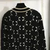 플록 프린트 여성 스웨터 재킷 겨울 클래식 느슨한 니트 카디건 디자이너 긴 슬리브 버튼 니트웨어 코트
